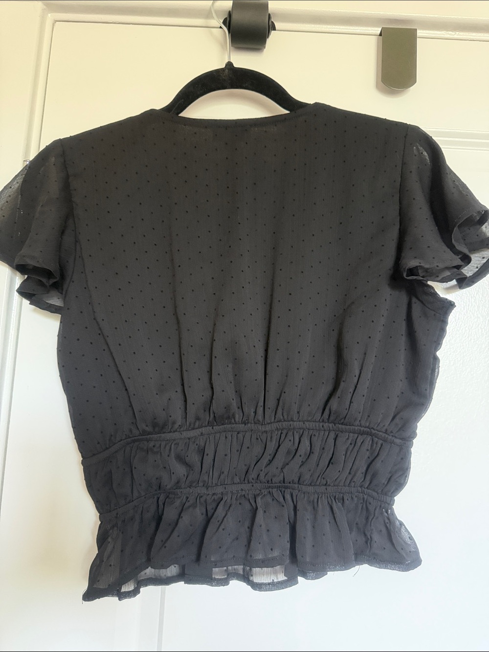 Nwot Mi Ami Francesca's Collections Black V-Neck Flutter Sleeve Smocked Blouse S - Picture 3 of 3